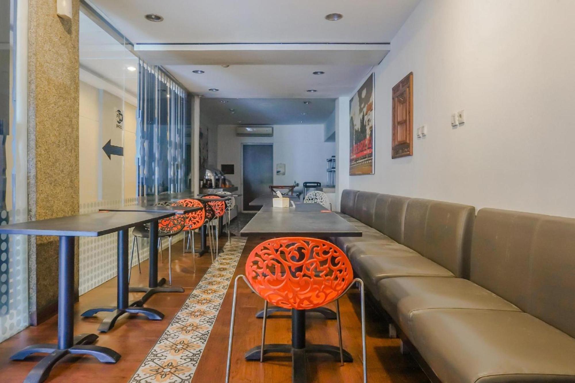 Collection O Hotel Antara Jakarta Bagian luar foto