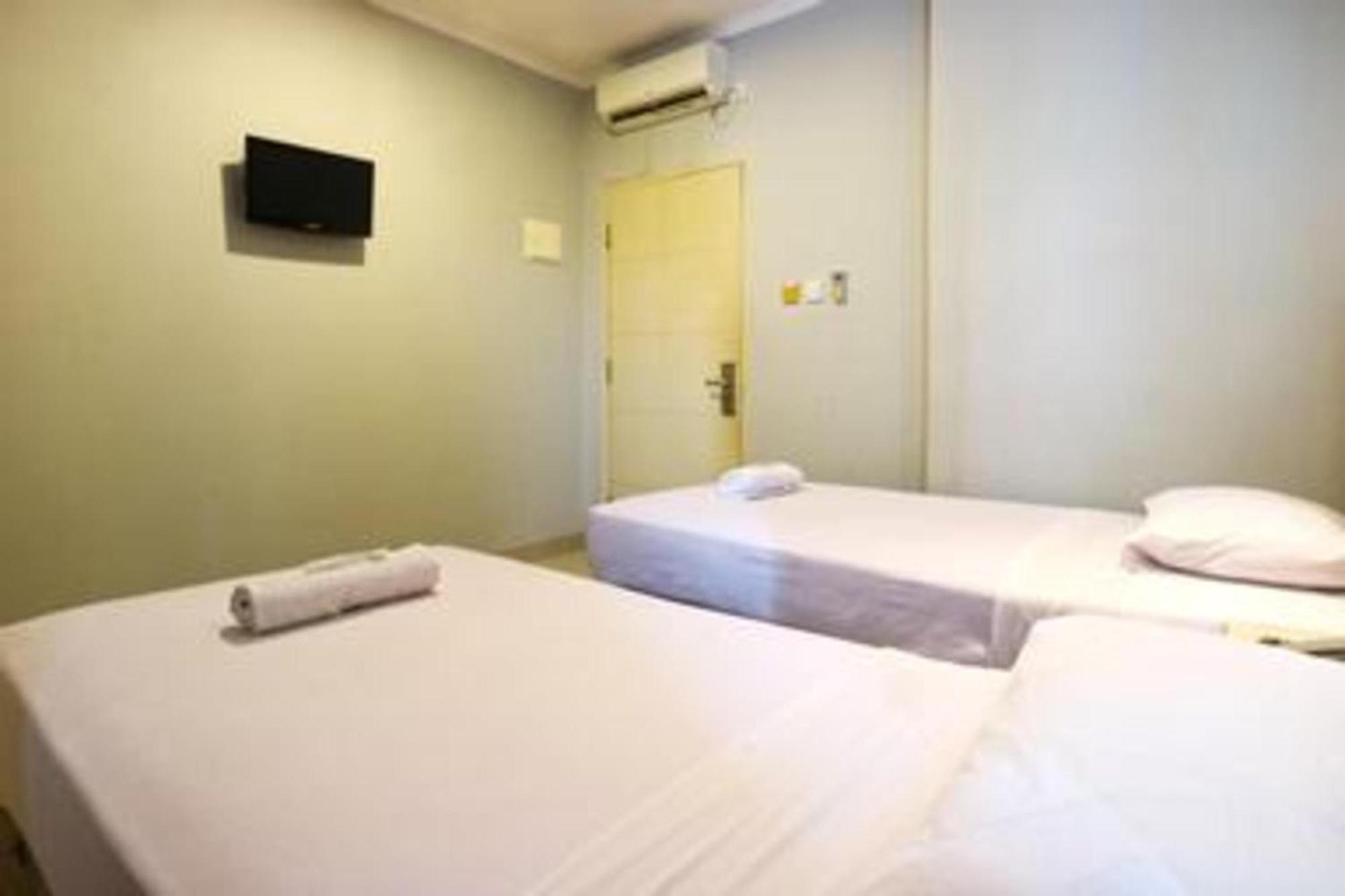 Collection O Hotel Antara Jakarta Bagian luar foto