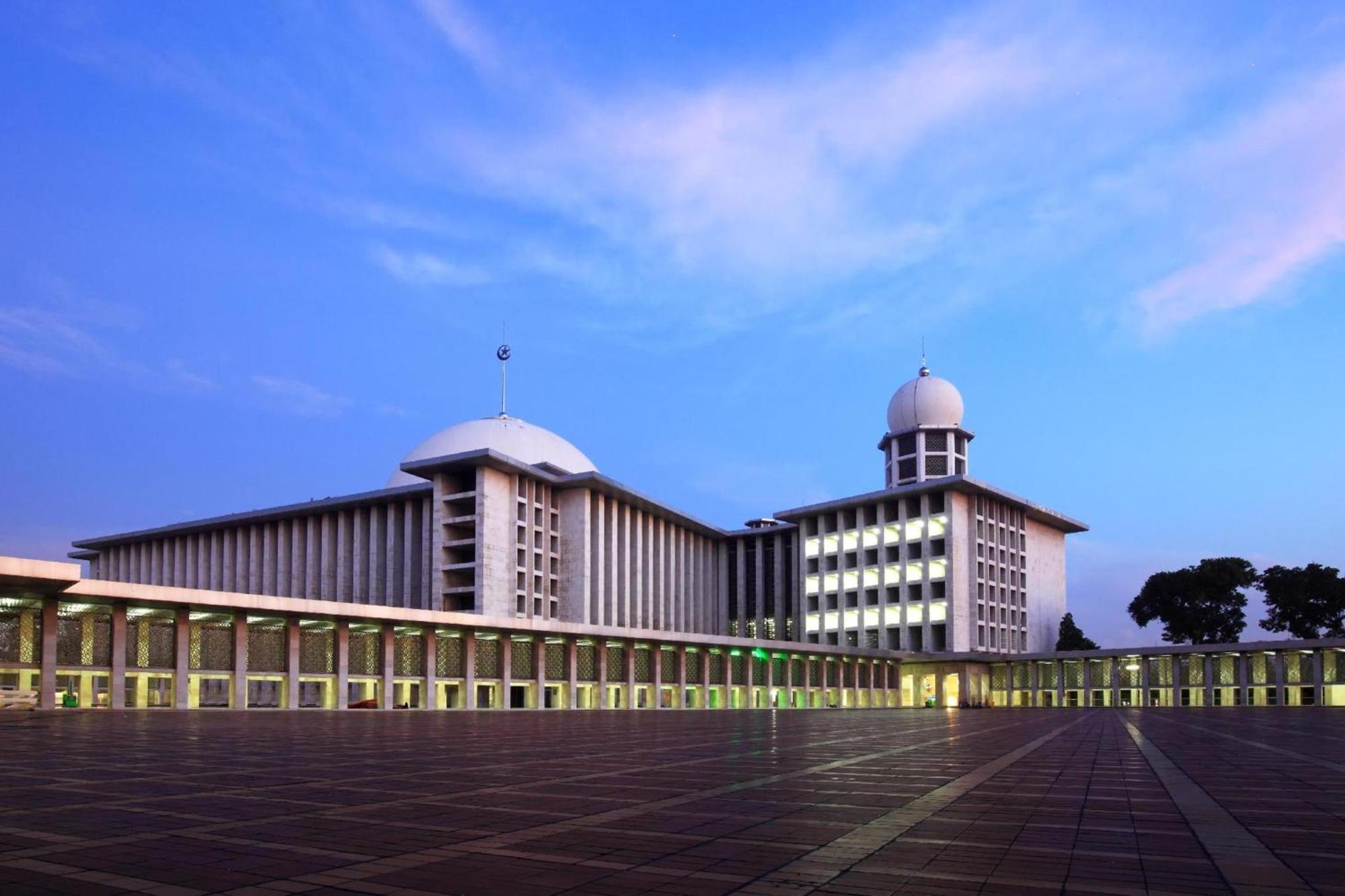 Collection O Hotel Antara Jakarta Bagian luar foto