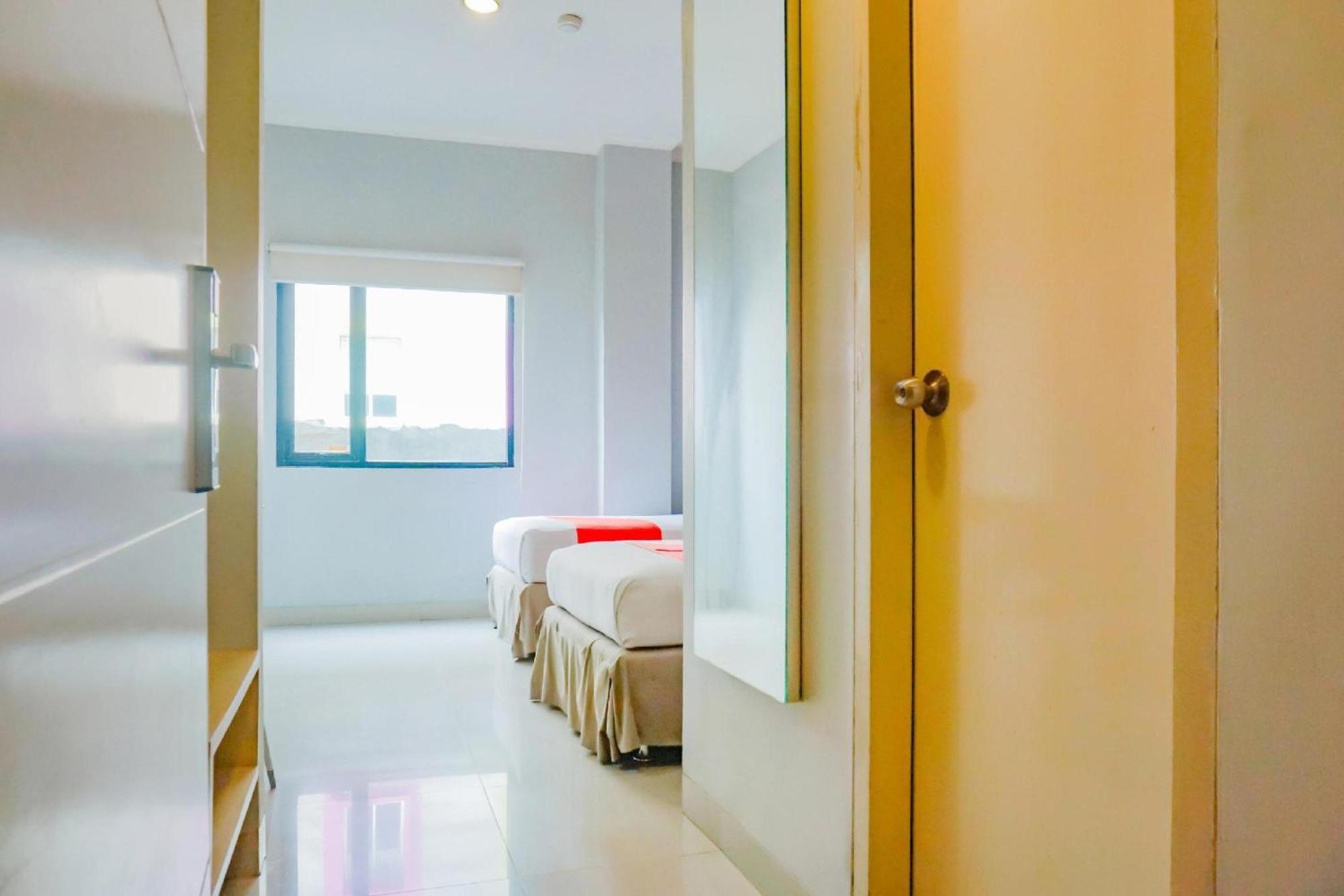 Collection O Hotel Antara Jakarta Bagian luar foto