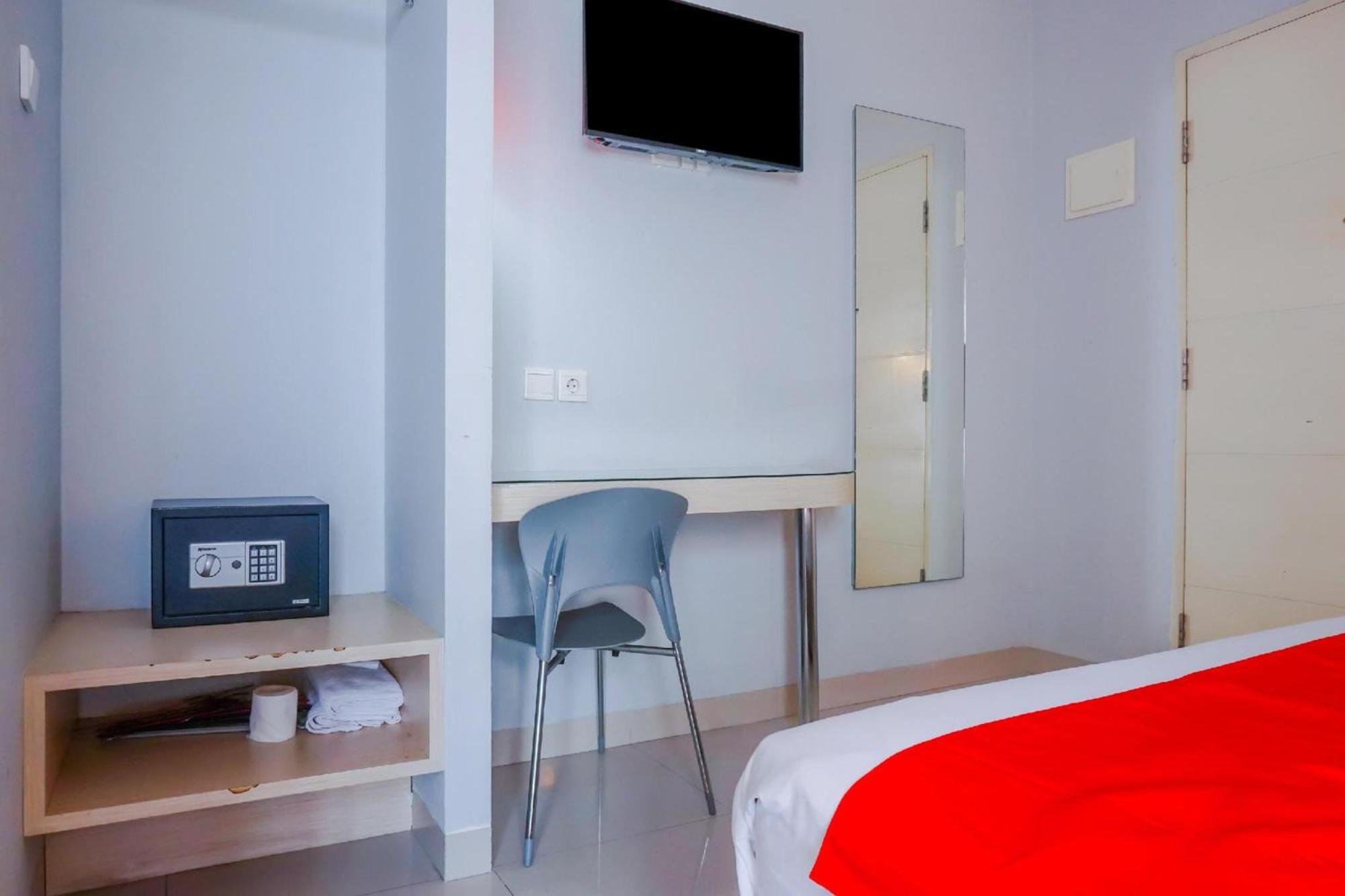 Collection O Hotel Antara Jakarta Bagian luar foto