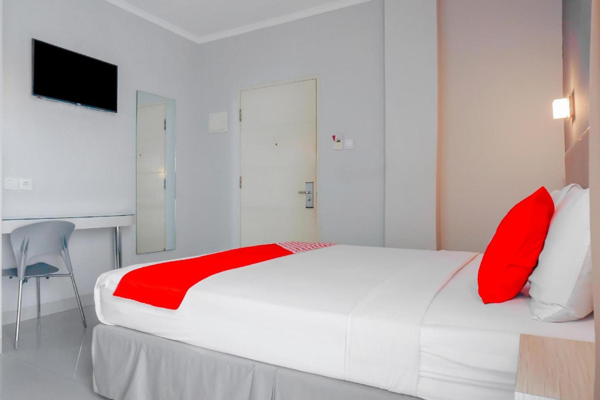 Collection O Hotel Antara Jakarta Bagian luar foto