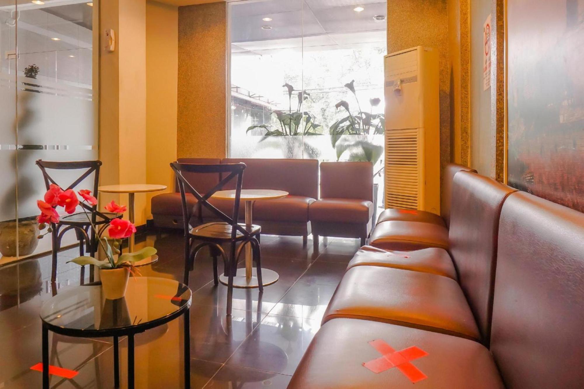 Collection O Hotel Antara Jakarta Bagian luar foto