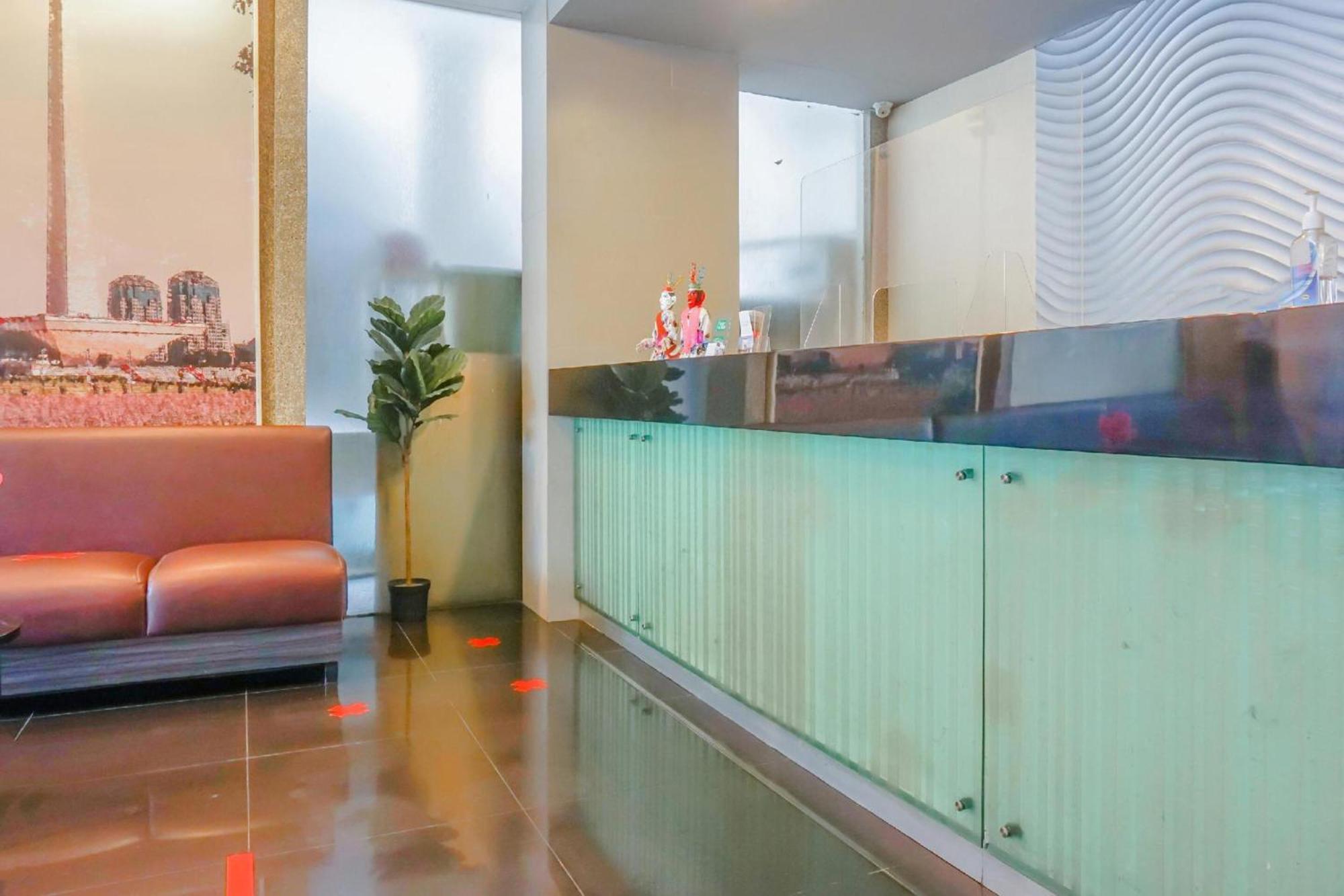 Collection O Hotel Antara Jakarta Bagian luar foto
